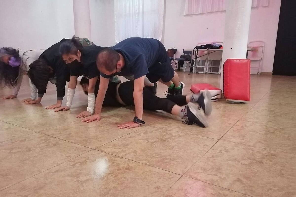 Enseña Karla Soto defensa personal para prevenir