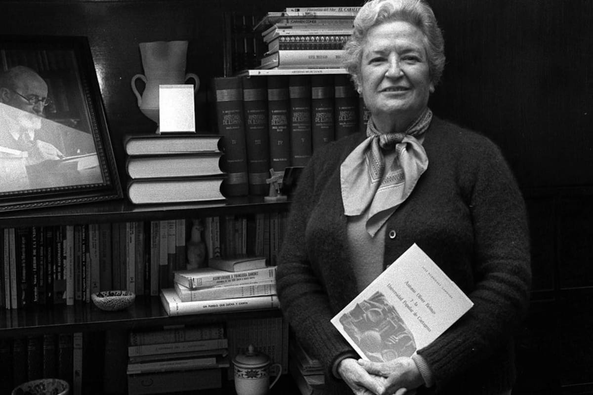 Carmen Conde, poetisa, educadora y primera mujer en ingresar a la Real Academia Española
