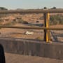 Automovilistas evitan filas del Puente Río Colorado cruzando por debajo de la estructura