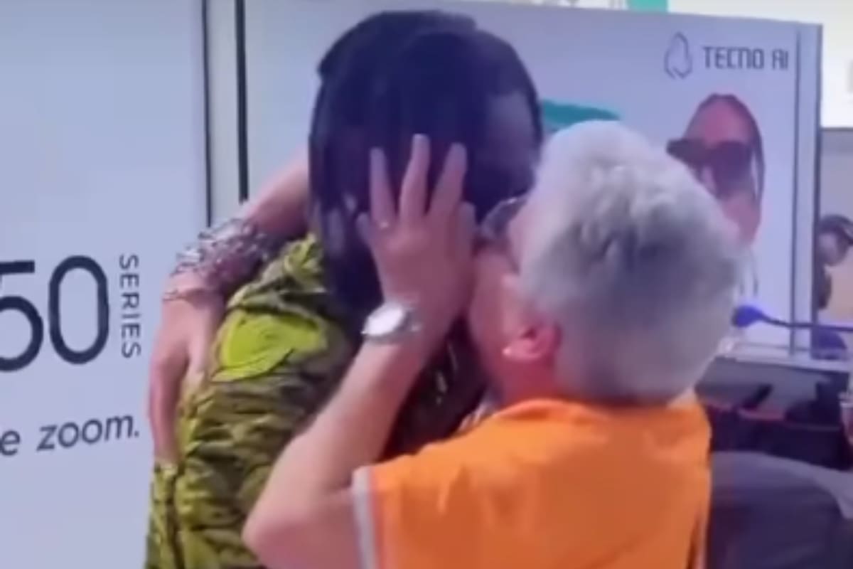 Mujer francesa de 81 años viaja a Senegal para conocer a su novio de 24 tras dos años de relación virtual (VIDEO)