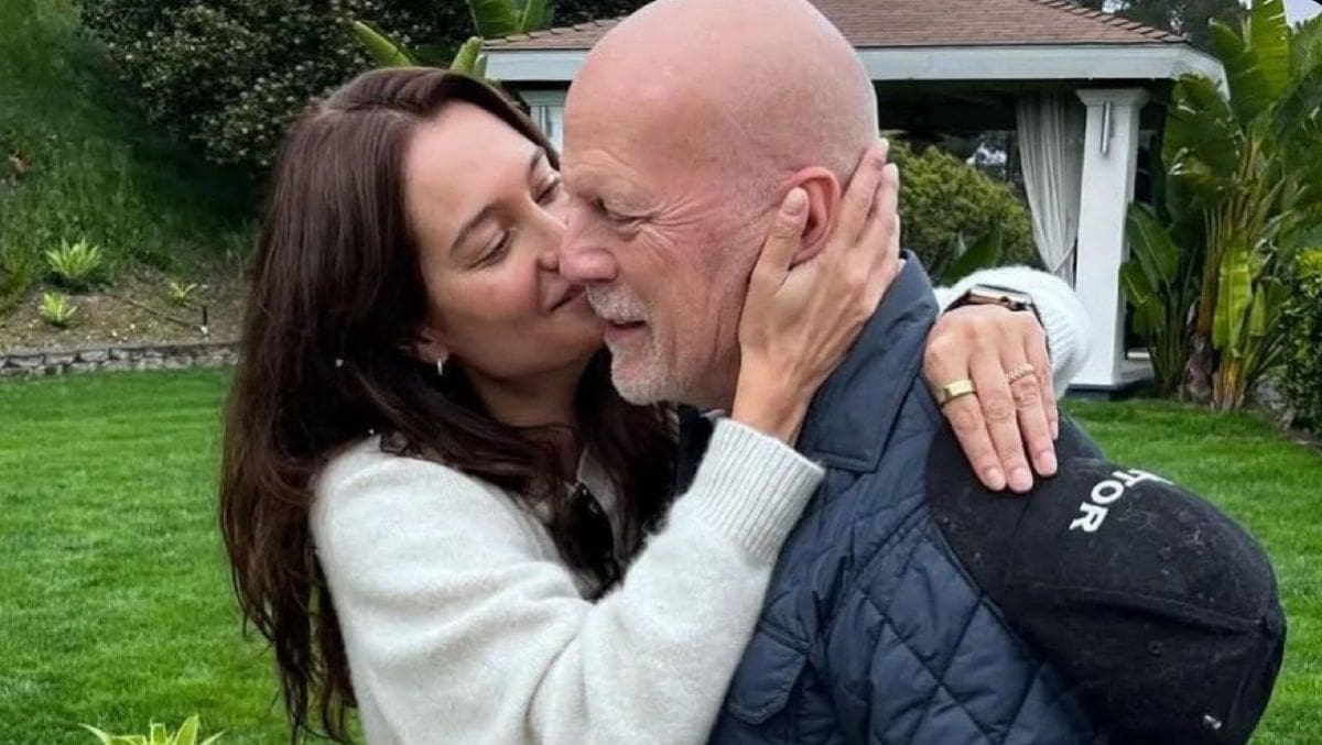 Emma Heming Willis confiesa que pensó en divorciarse de Bruce Willis antes de su diagnóstico de demencia / Cuenta de X: @AmiriKing
