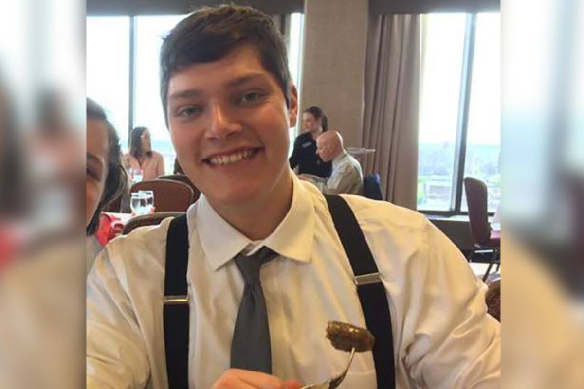 Connor había sido suspendido de escuela por enlistar a niñas que quería violar