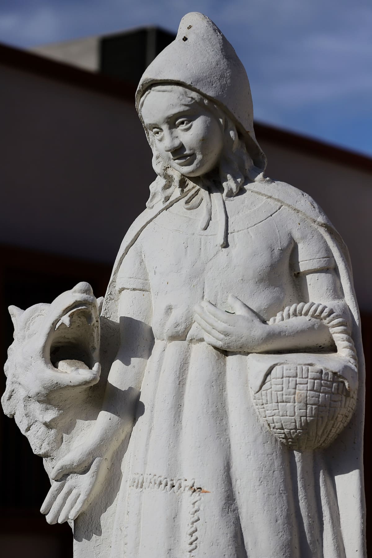 Hermosillo alberga una de las cinco esculturas de Caperucita Roja que existen en el mundo. Foto: GH