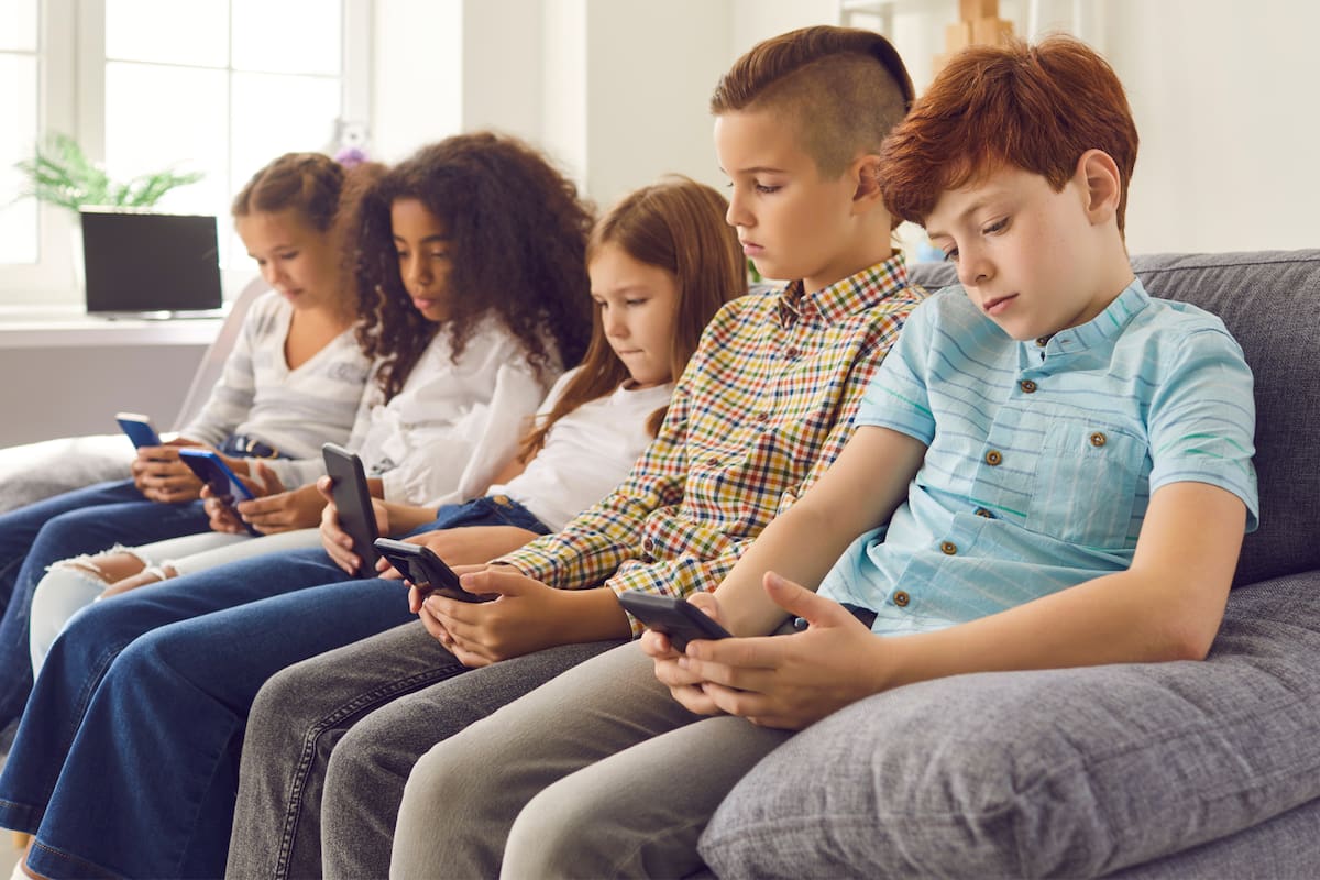 ¿A qué edad debería un niño tener su primer celular? Lo que dicen los estudios sobre la salud mental