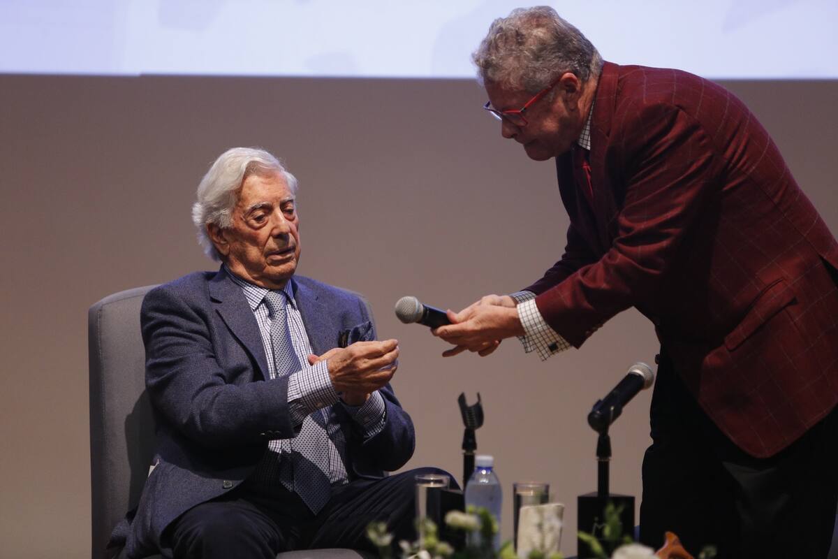 Mario Vargas Llosa responde a Beatriz Gutiérrez Müller; rechaza ser un “planfetario”
