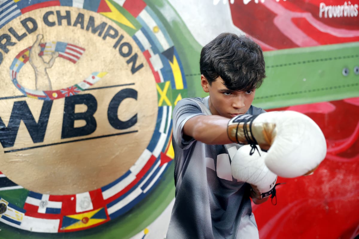 Quiere “El Gallito” Estrada labrar su propio camino en el boxeo