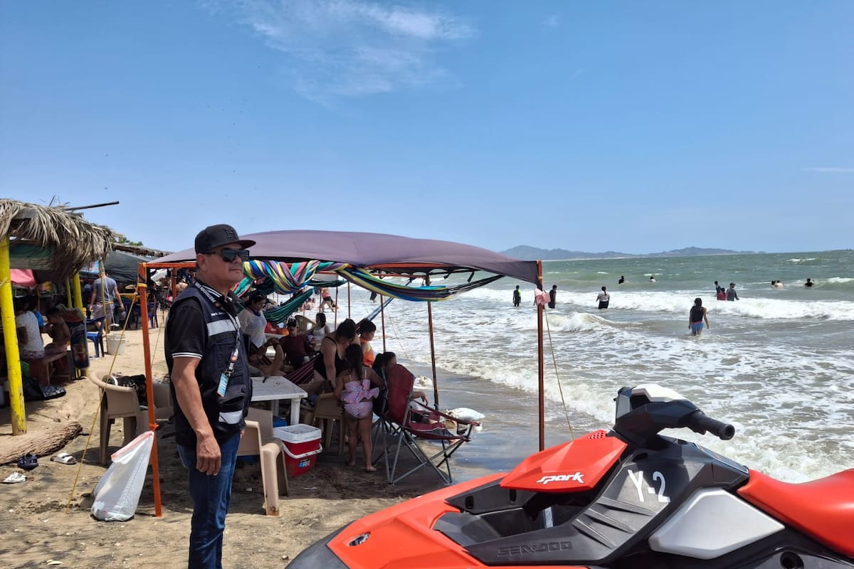 Protección Civil realiza recorridos preventivos por marea alta en Bahía de Kino