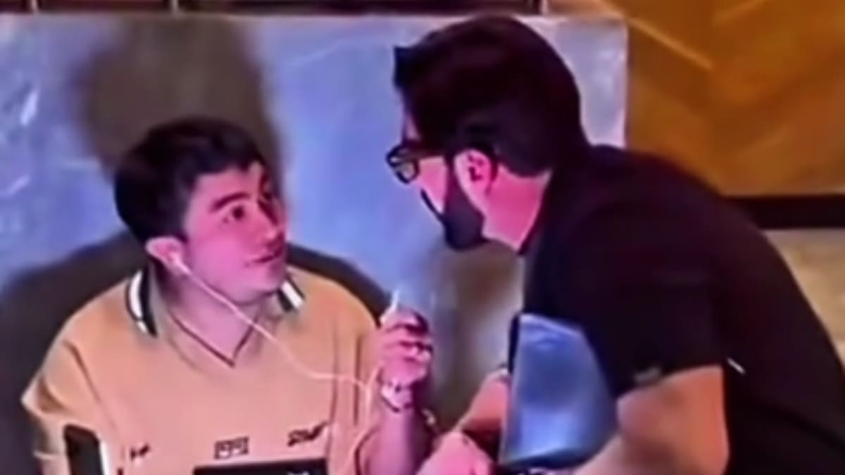 Poncho de Nigris agrede a reportero Gabo Cuevas en vivo y lo corre de Ring Royale en tenso enfrentamiento (VIDEO)