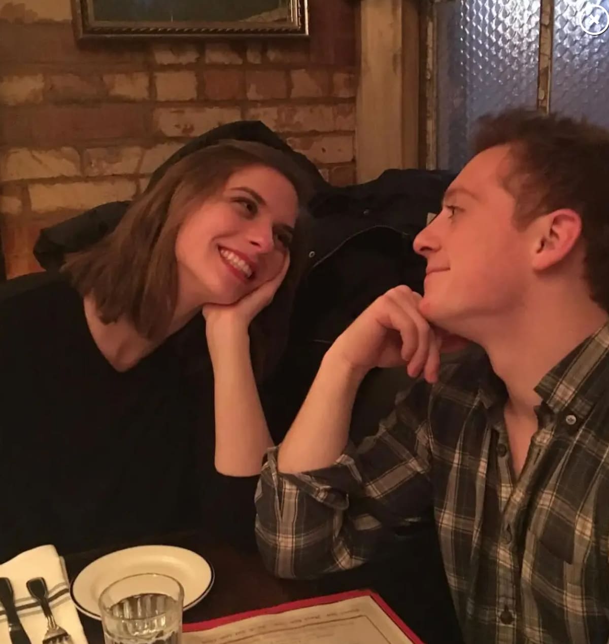Lilly Jay y Ethan Slater enfrentan la disolución de su matrimonio en medio de un escándalo mediático.