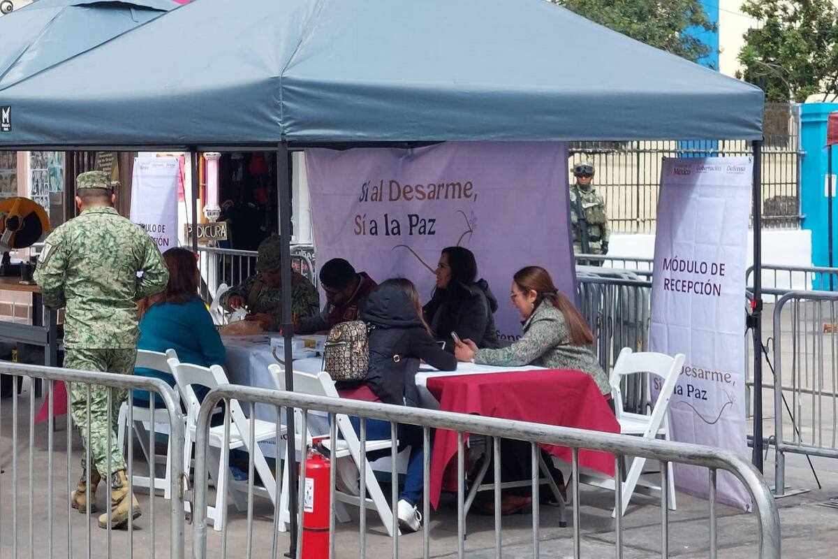 Intercambian armas por apoyos económicos en ‘Sí al desarme, sí a la paz’