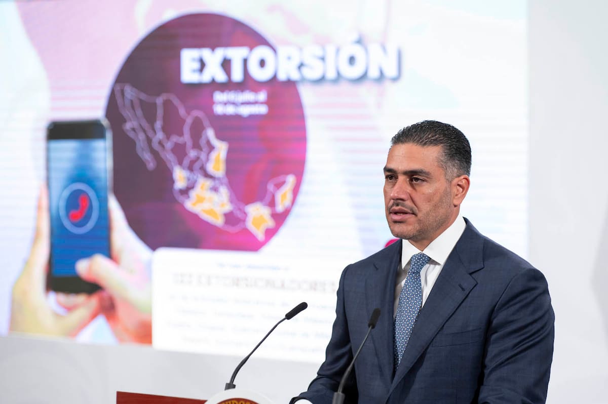 Conferencia de prensa matutina en el salón de la Tesorería de Palacio Nacional. La acompañan. Omar García Harfuch, secretario de Seguridad y Protección Ciudadana. | Foto: Saúl López Escorcia/Presidencia