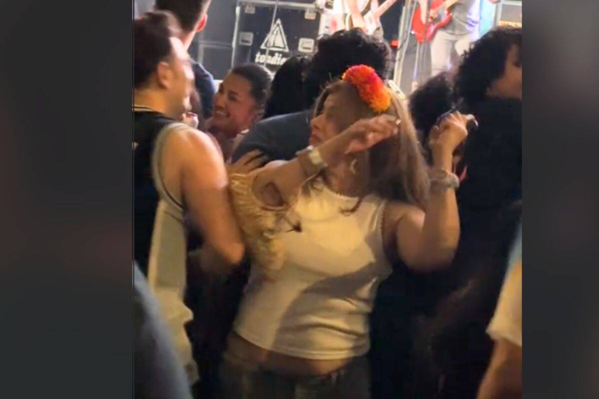 VIDEO: Mujer se defiende con chancla contra slam de metal