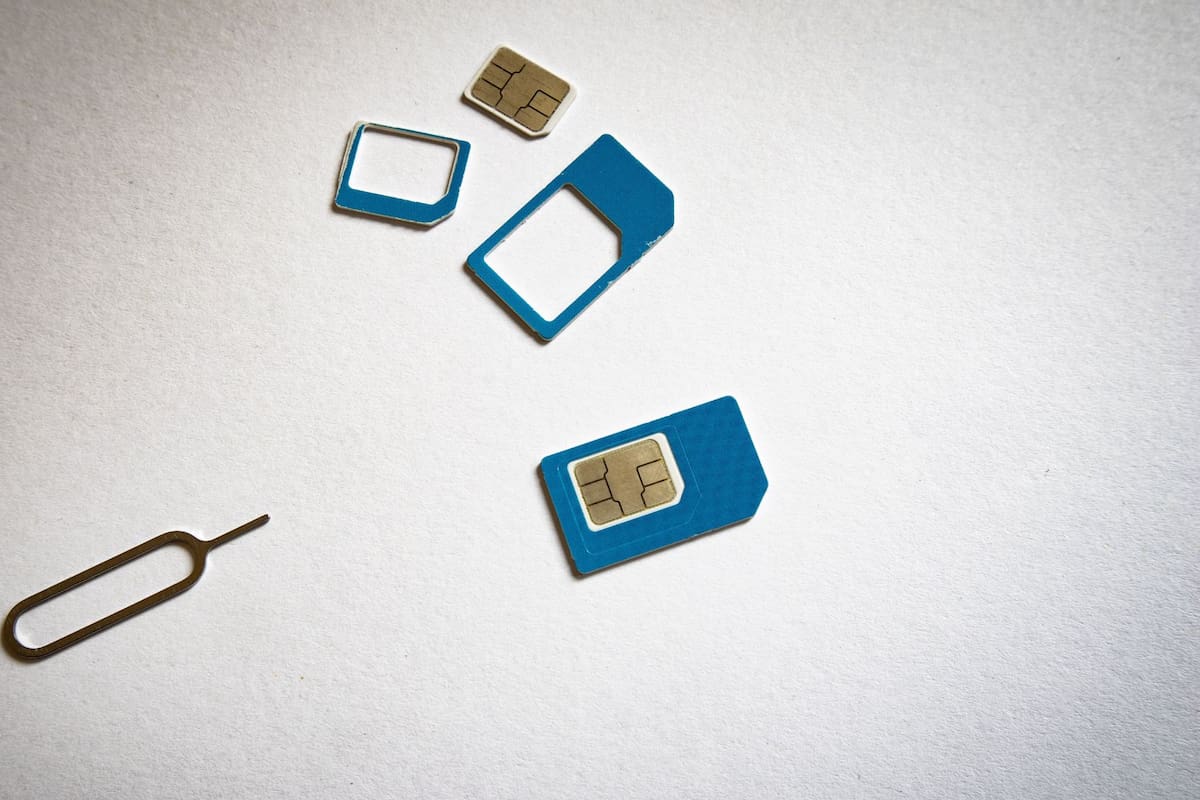 Detectan la venta ilegal de chips telefónicos preactivados por 200 pesos en el Centro Histórico de la CDMX, burlando el nuevo padrón obligatorio y los filtros biométricos