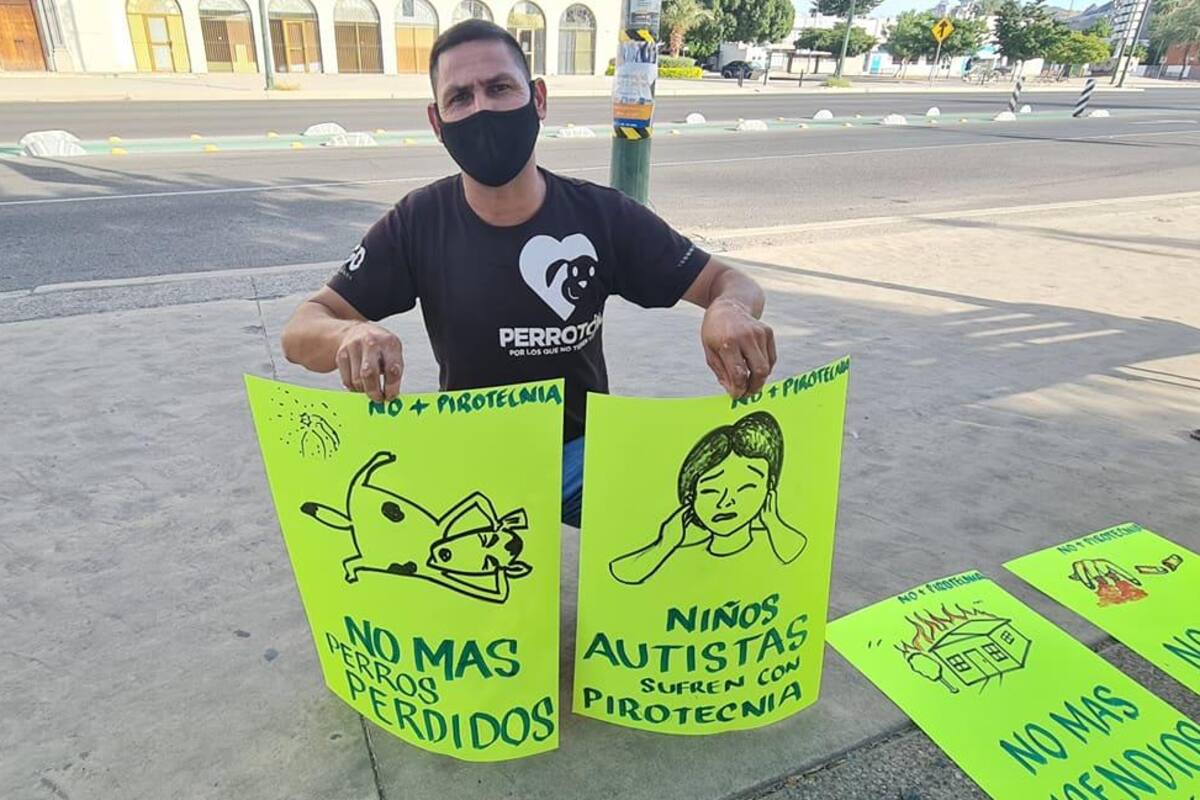 Activista se manifiesta para concientizar sobre los daños que causa el uso de pirotecnia