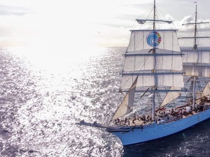 Gran velero noruego llega a San Diego