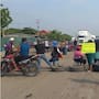 El primer día del ciclo escolar 2026-2027 arrancó con bloqueo carretero en Santo Domingo Zanatepec, Oaxaca, donde padres de familia exigieron que se cancele el cambio de adscripción de la directora del jardín de niños José F. Gómez, decidido por el SNTE