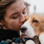Especialistas de la UNAM explican por qué cada vez hay más dog moms y cat moms en México y cómo este fenómeno está transformando el concepto tradicional de familia