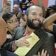Carín León presume a Hermosillo en el video de “En La Misma Cama”; así fue la grabación del videoclip