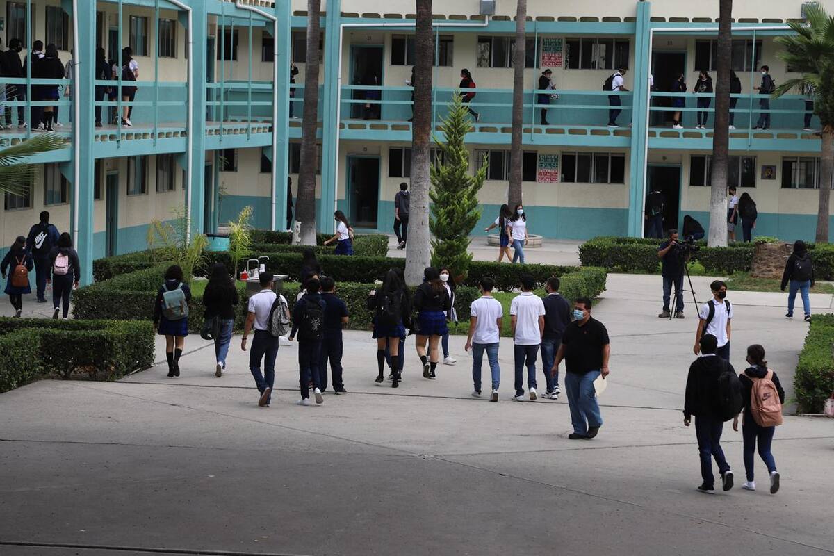 Mañana podría regresar a clases la ‘prepa’ Lázaro Cárdenas