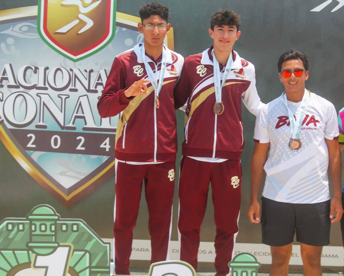Luis Escoto y Eduardo Bojórquez con su entrenador.
