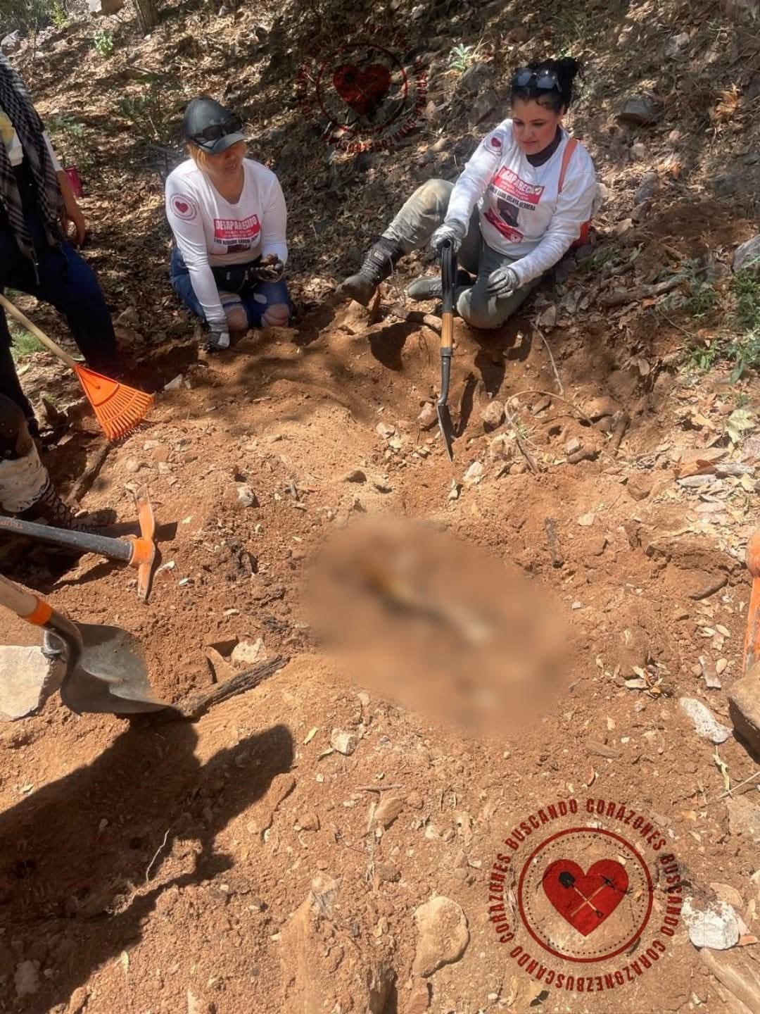 El colectivo Buscando Corazones de Nogales localizó tres fosas clandestinas con cuatro osamentas en una zona cercana a la garita Mariposa. | Foto: Manuel Jiménez.