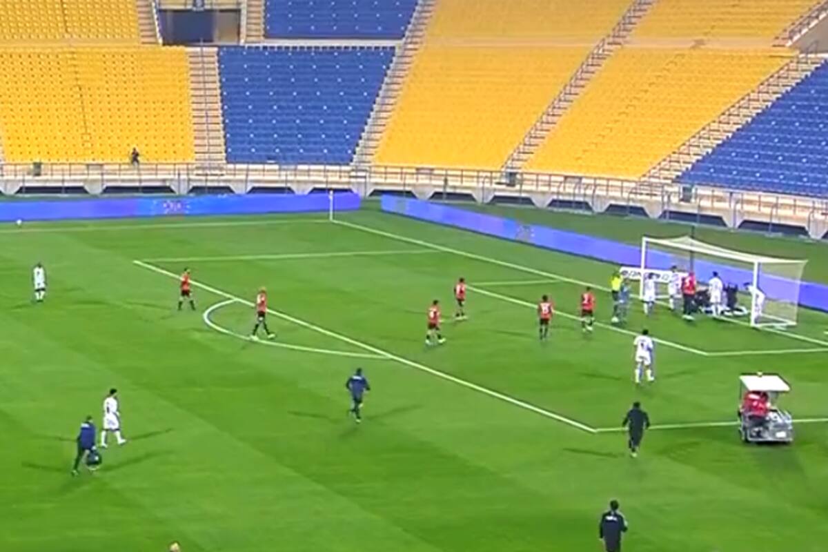 ¡Terror! Futbolista Ousmane Coulibaly sufre paro cardíaco en pleno partido y convulsiona