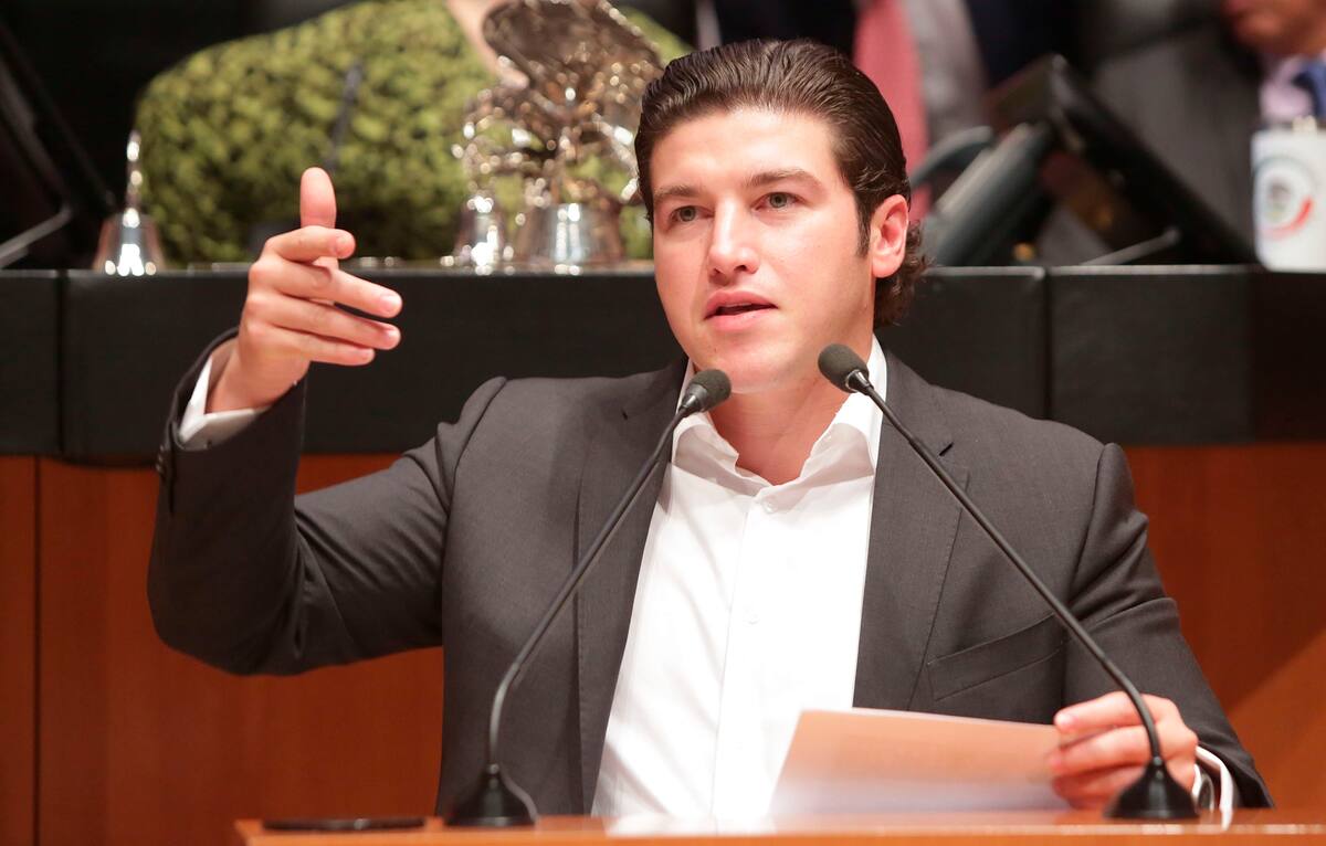 MEX1628. CIUDAD DE MÉXICO (MÉXICO), 10/05/2021.- Fotografía del 25 de septiembre de 2019, cedida por el Senado de la República, donde se observa al senador del partido Movimiento Ciudadano Samuel García, durante una sesión, en Ciudad de México (México). La Fiscalía General de la República (FGR) de México informó este lunes que investiga, por presuntos delitos electorales, que se sancionan con prisión preventiva, a dos candidatos a la gubernatura del estado de Nuevo León, norte de México. EFE/ Senado De La República SOLO USO EDITORIAL/ SOLO DISPONIBLE PARA ILUSTRAR LA NOTICIA QUE ACOMPAÑA (CRÉDITO OBLIGATORIO)