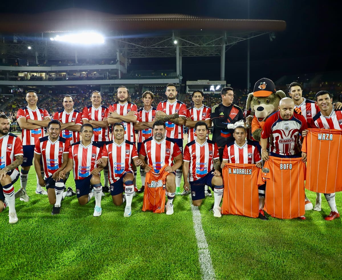 Las Leyendas de las Chivas en el Estadio Fernando Valenzuela. (Foto: Estadio Fernando Valenzuela)