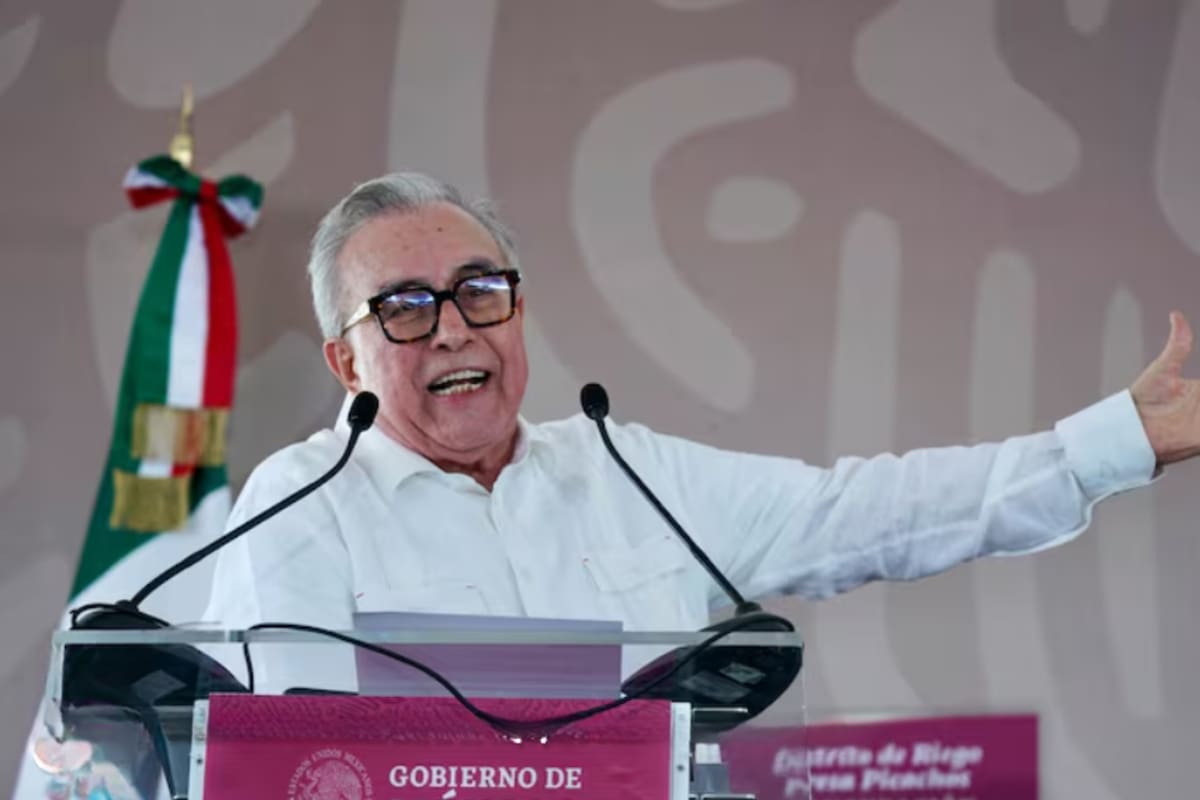 Rubén Rocha Moya fue denunciado ante la Fiscalía General de la República por presunta delincuencia organizada y omisiones en seguridad en Sinaloa; asociaciones de abogados también acudieron a la CNDH