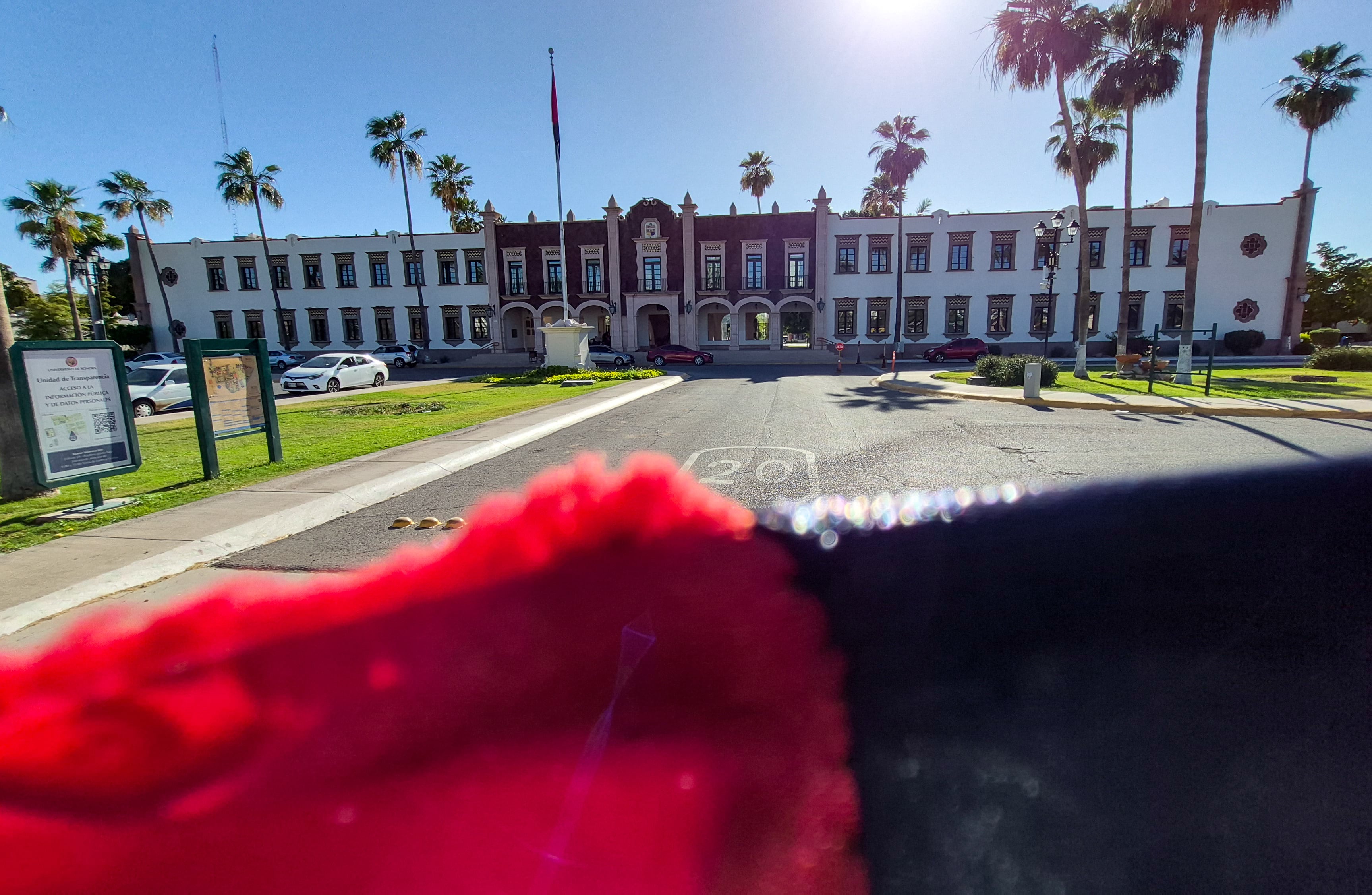La Universidad de Sonora continúa con las banderas rojinegras desde el pasado 16 de abril, cuando el Steus estalló la huelga.