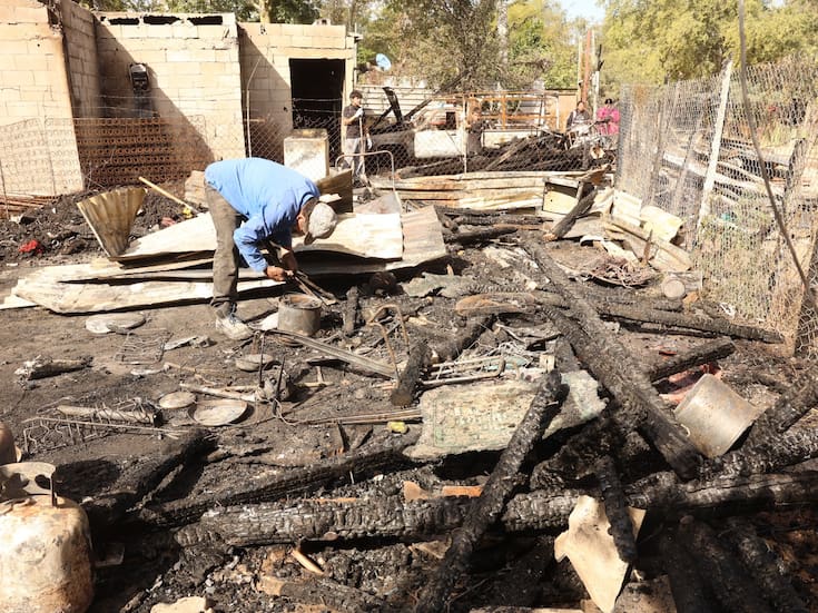 Incendio en la colonia Tres Reinas destruye dos casas y deja a familias sin hogar que solicitan apoyo