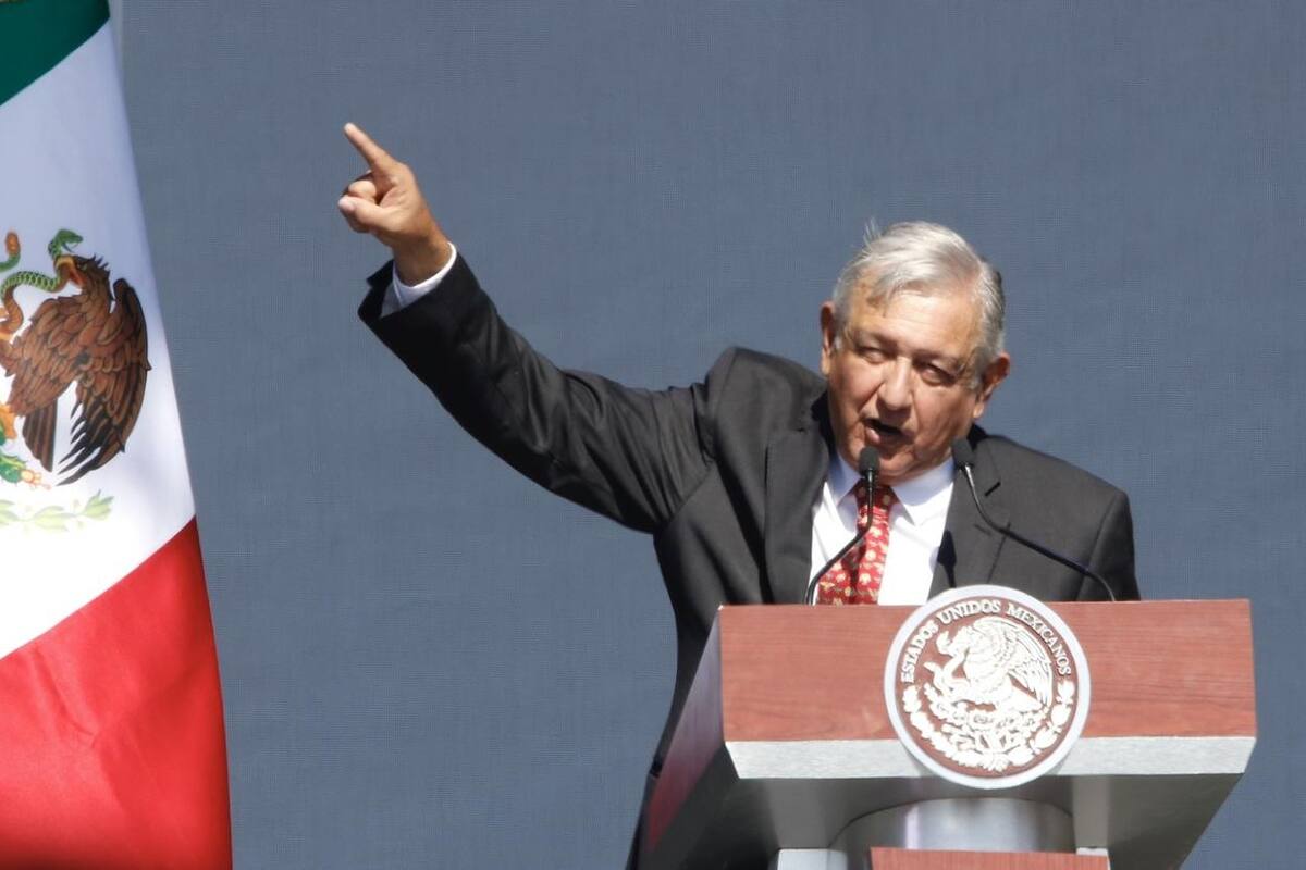 Continúa AMLO con promesas de campaña: Analistas