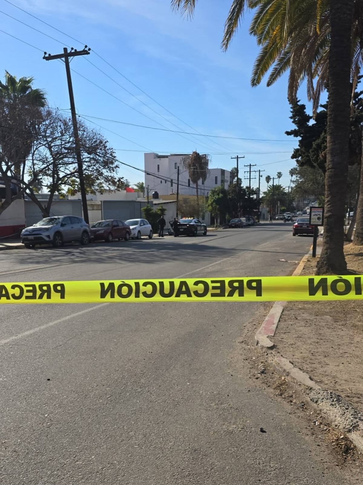 Los agentes localizaron un casquillo percutido y más tarde un automóvil azul con un arma al interior en la colonia Moderna.