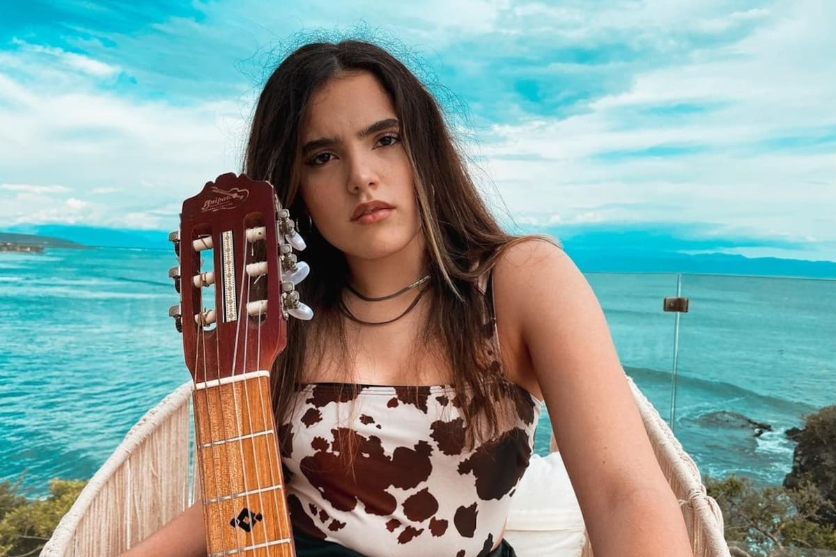 Hija de "El Portillo" se roba suspiros en Instagram al posar en traje de baño