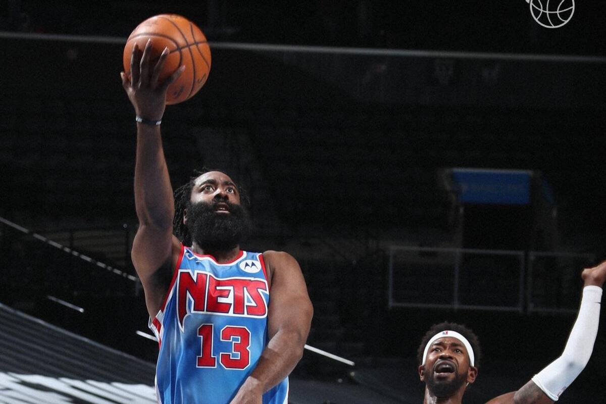 Triple doble de James Harden en su debut con los Nets