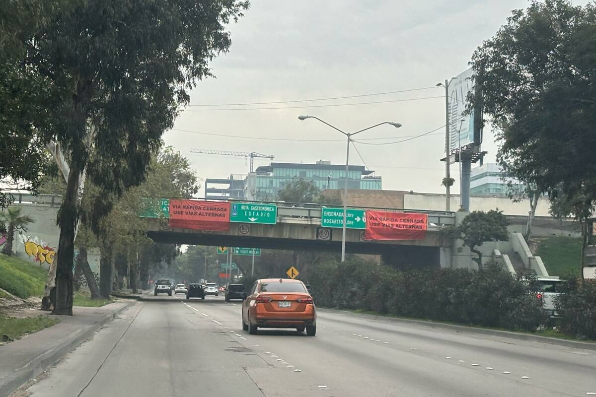 Analizan retrasar reparación de socavón en Vía Rápida