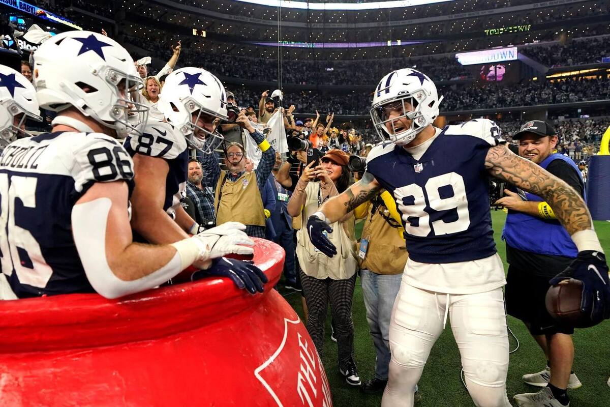 Cowboys y Bills celebran en el Día de Acción de Gracias de la NFL