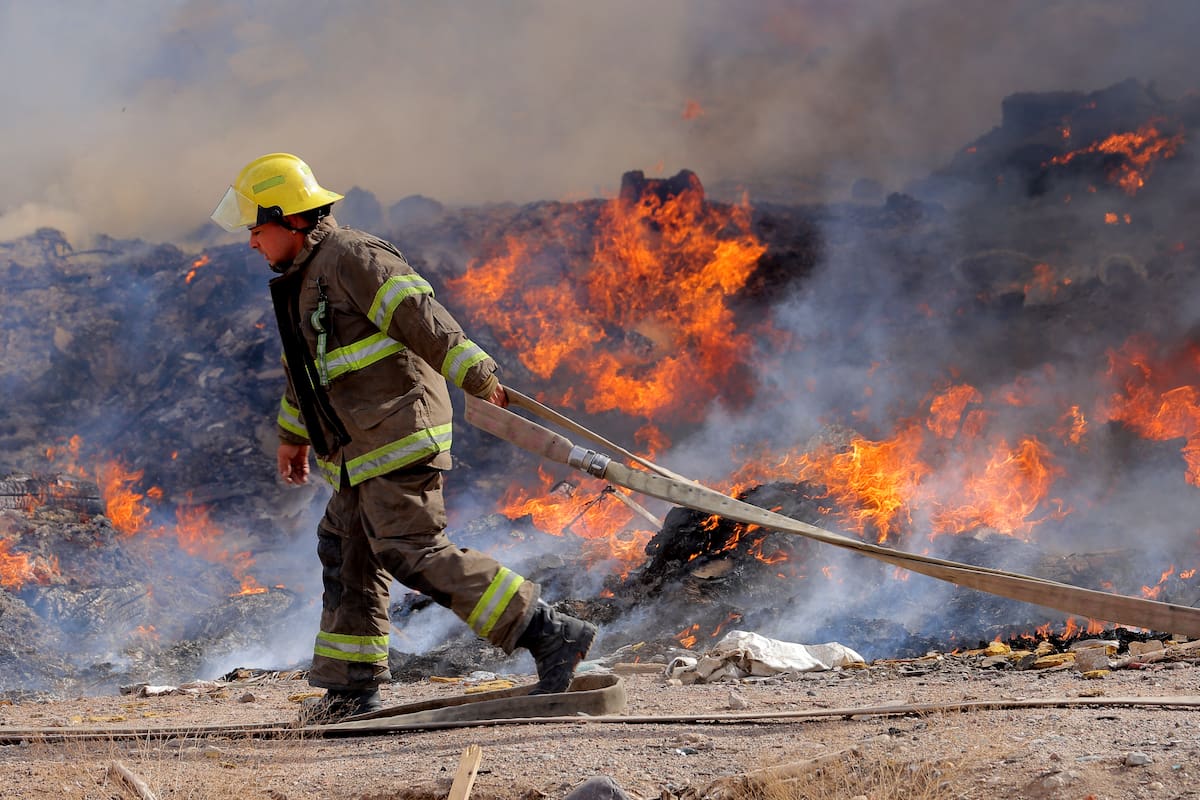 Aumenta riesgo de incendios en Hermosillo por calor y advierten peligro en casas, cerros y vehículos