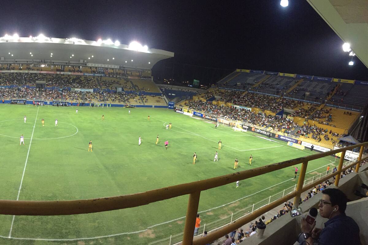 Por adeudos al SAT, embargan estadio Banorte, donde juegan los Dorados de Sinaloa