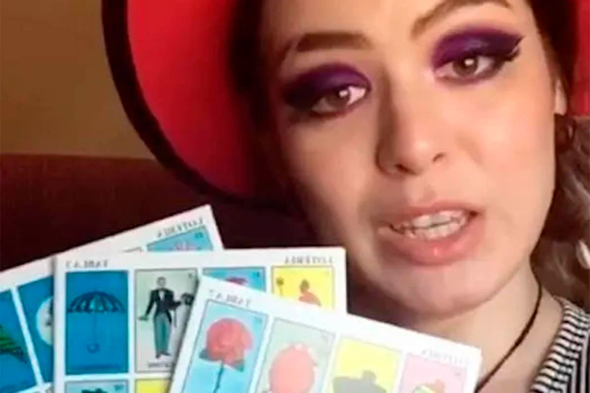 La tiktoker Bruja Cat confunde la lotería mexicana con un tarot