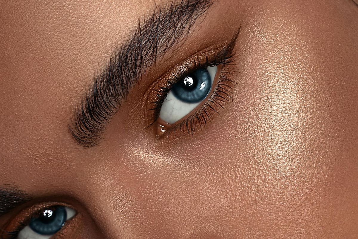 Maquillaje de cejas con efecto “soap brows”: natural y estructurado