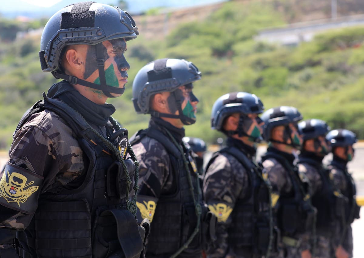 (251008)  LA GUAIRA, 8 octubre, 2025 (Xinhua)  Fuerza Armada Nacional Bolivariana participando en los ejercicios militares y comunitarios del llamado Plan Independencia 200, en el estado La Guaira, Venezuela, el 8 de octubre de 2025.  (Xinhua/Ministerio para la Defensa de Venezuela)