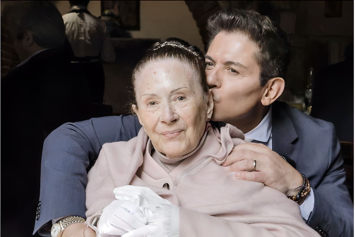 Ernesto Laguardia está de luto; lamenta la muerte de su madre