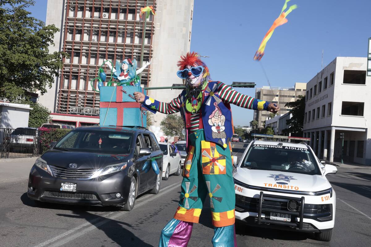 Festejan Día del Payaso con tradicional desfile. FOTO: TEODORO BORBÓN