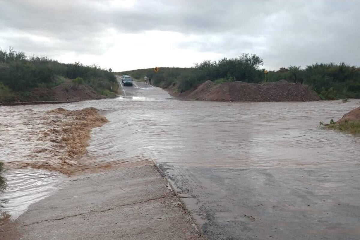 Cierran tramo carretero Agua Prieta- Fronteras por fuertes lluvias