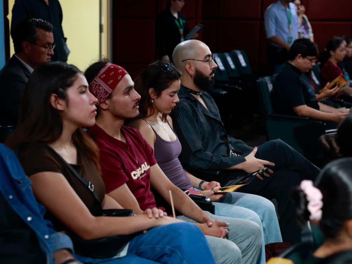 Bailarina, coreógrafa y docente, Rosa Andrea Gómez Zúñiga fue recordada durante el homenaje por su trabajo con generaciones de estudiantes y por su aportación al desarrollo de la danza en Baja California