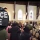 En iglesia donde un funcionario del ICE es pastor, llega protesta anti-ICE durante la ceremonia; departamento de Justicia ya investiga