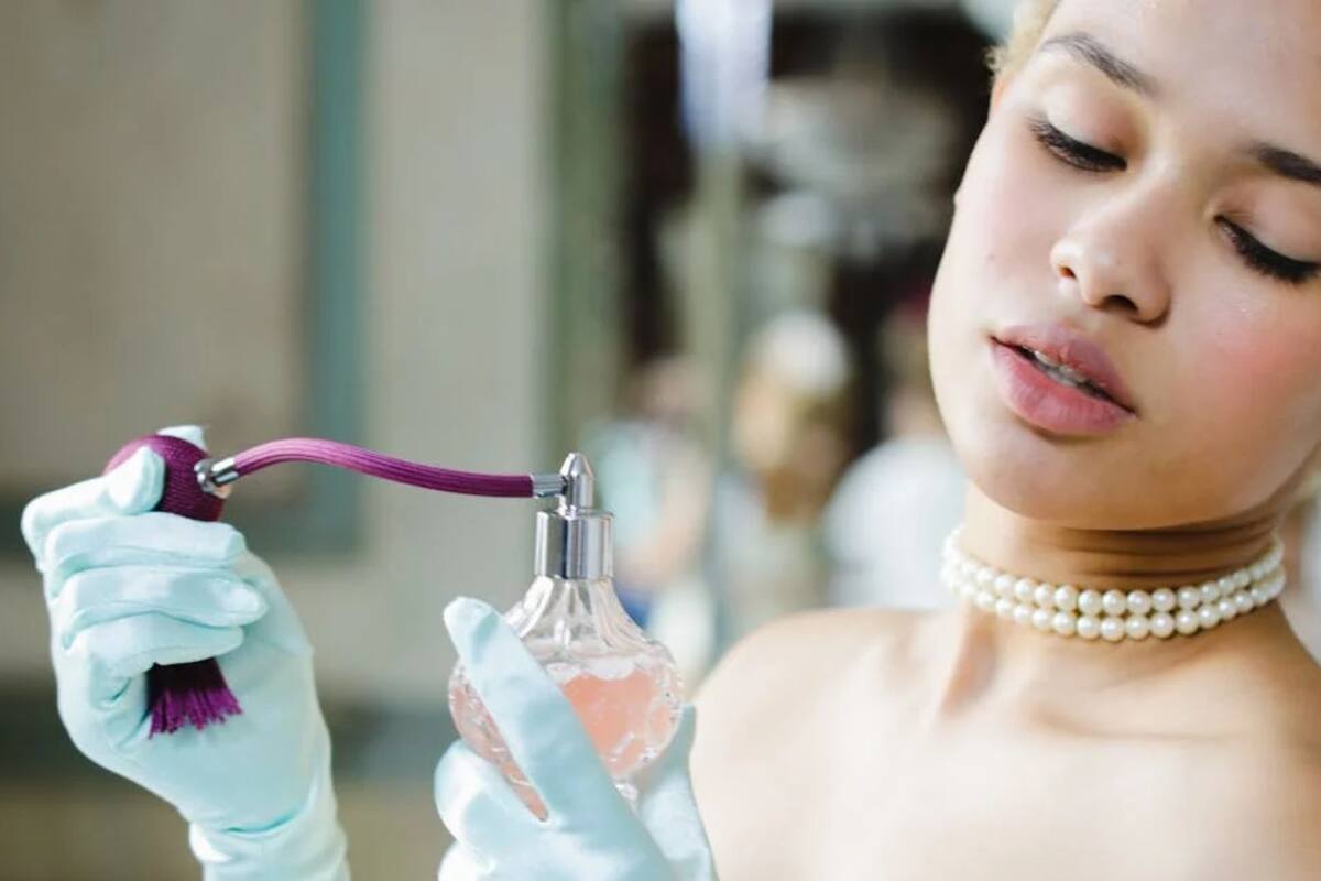 ¿Por qué debes evitar aplicar perfume en el cuello?
