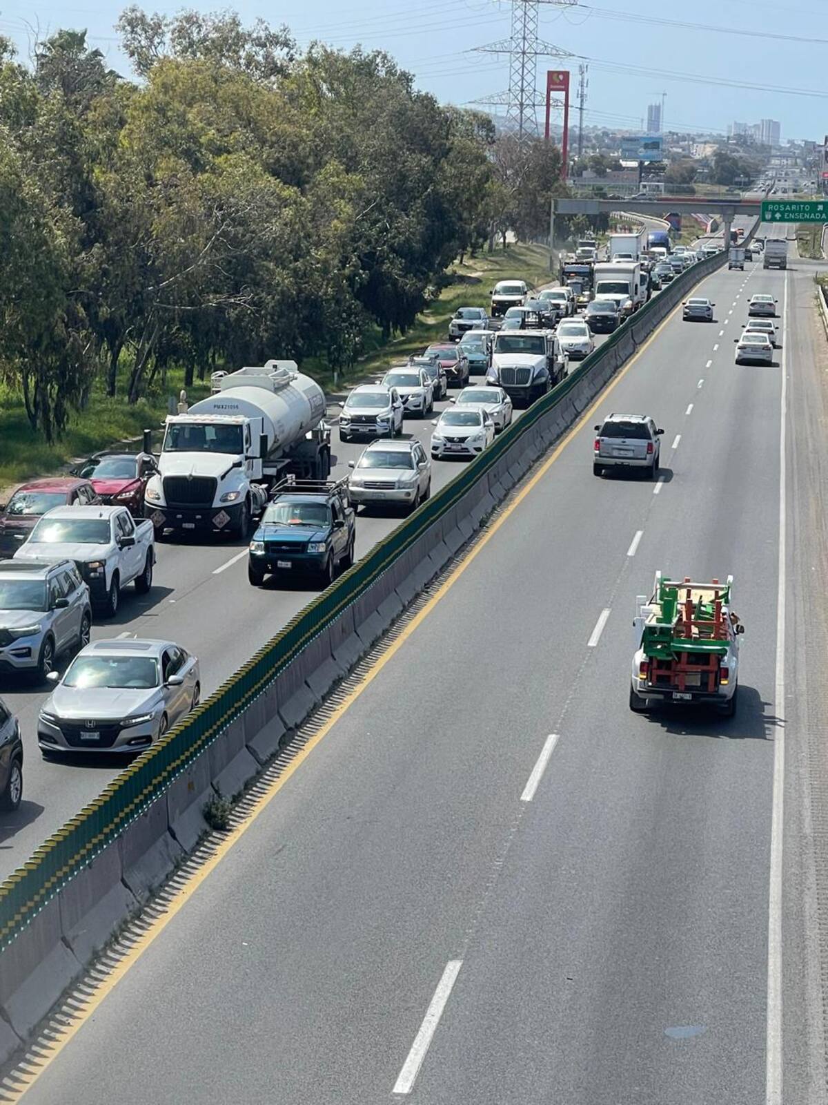El cierre de la vialidad provocó tránsito en la zona.