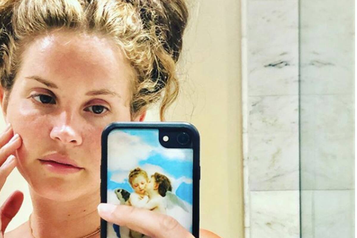 Lana del Rey decolora su cabello con jugo cítrico.